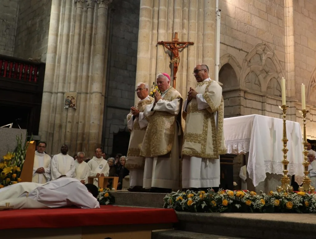 ORDENAÇÃO DE DIÁCONOS